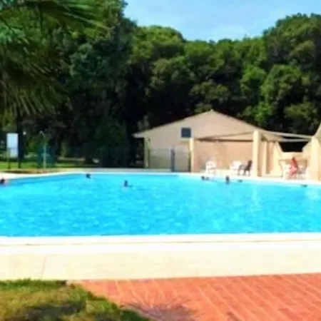 Mini In Parco Con Piscina Vicino Al Mare