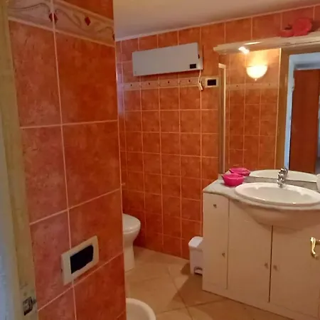 Casa de Férias Mini In Parco Con Piscina Vicino Al Mare Santa-Maria-Poggio (Corsica)